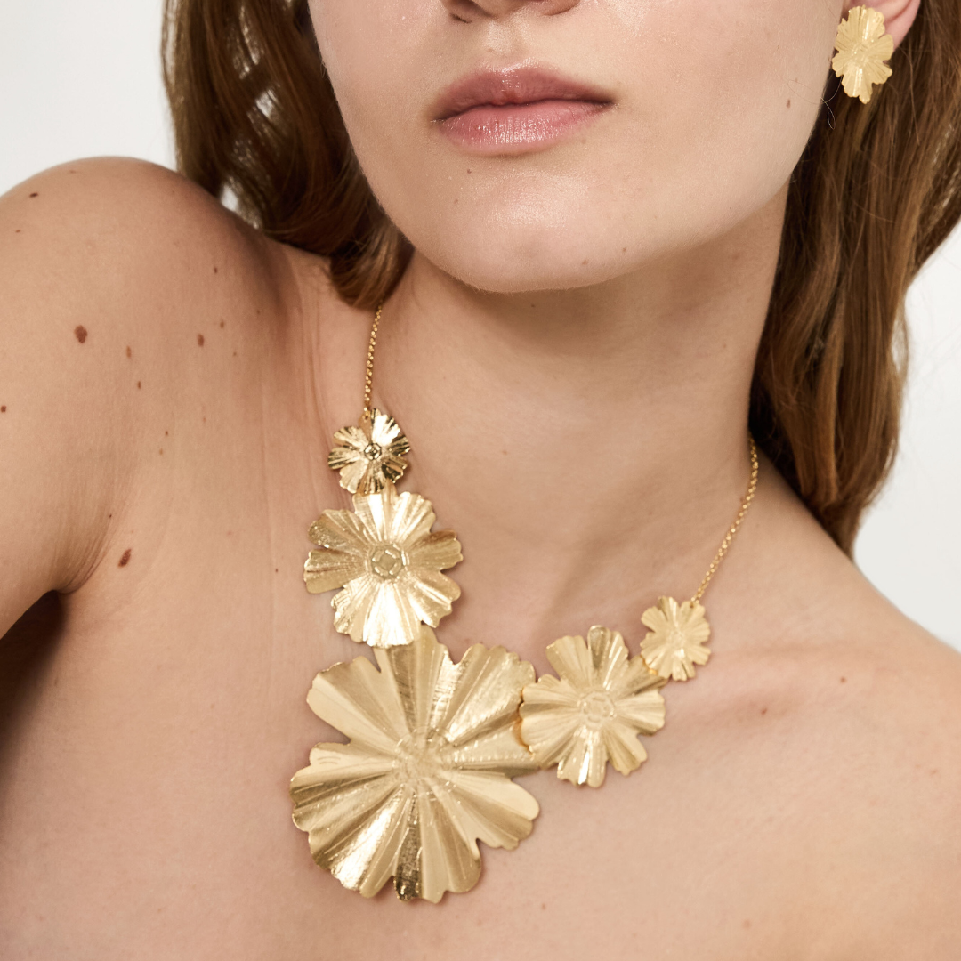 (WH) Collar Sunflower