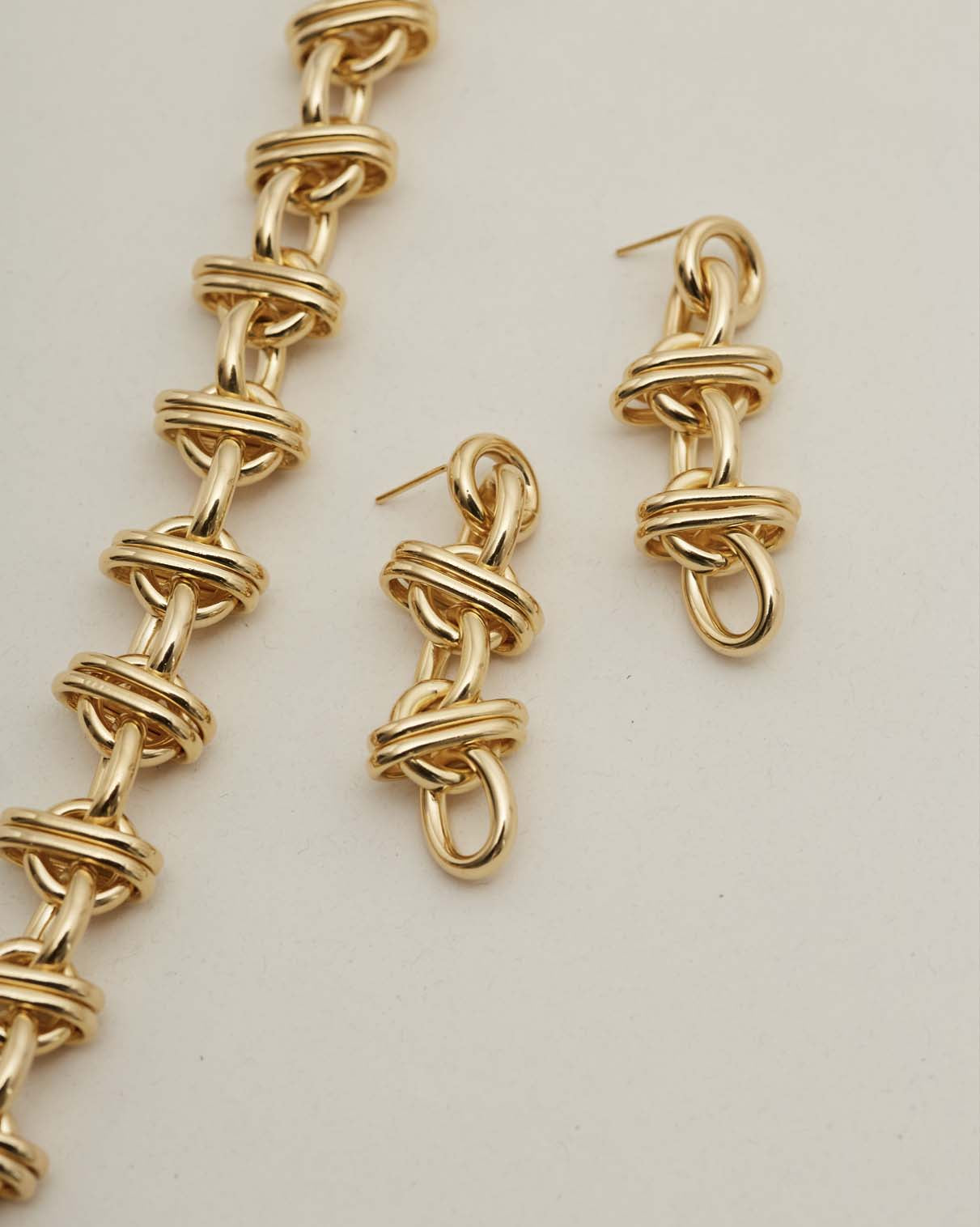 Collar Orbit