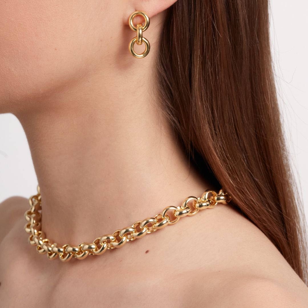 Collar Round Chained