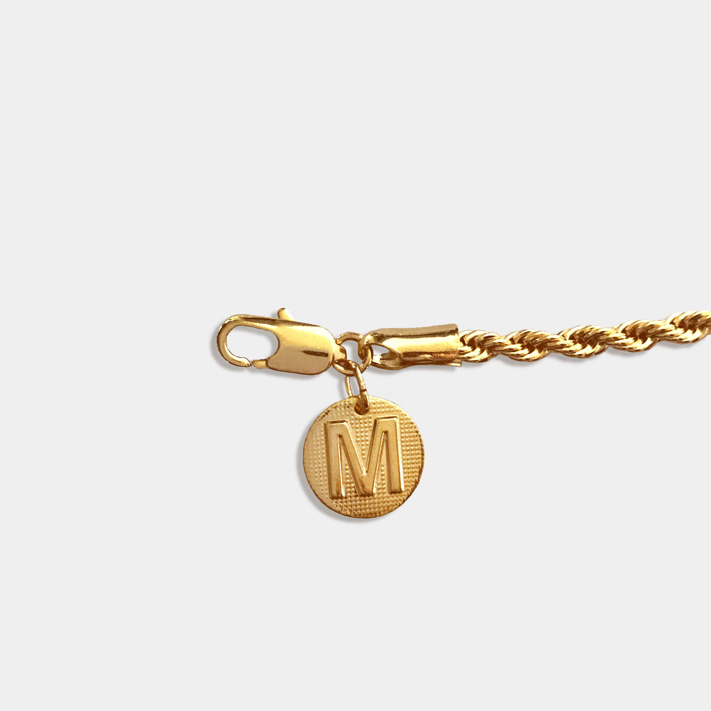 Colgante Medal Letter - Colgante - NUNU-BCN